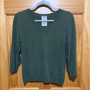 Co & Eddy V-Neck Green 3/4 Sleeve Sweater, Woman’s Size Large.